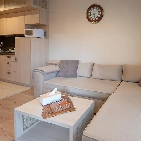 Golden Sands Luxury Beachside Self-Catering Apartment With Pool Access * Altın Kumlar