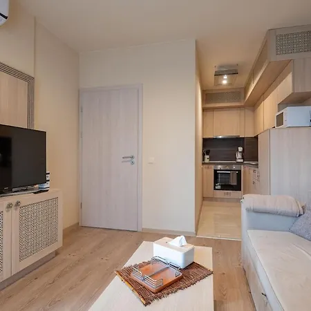 Golden Sands Luxury Beachside Self-Catering Apartment With Pool Access Altın Kumlar